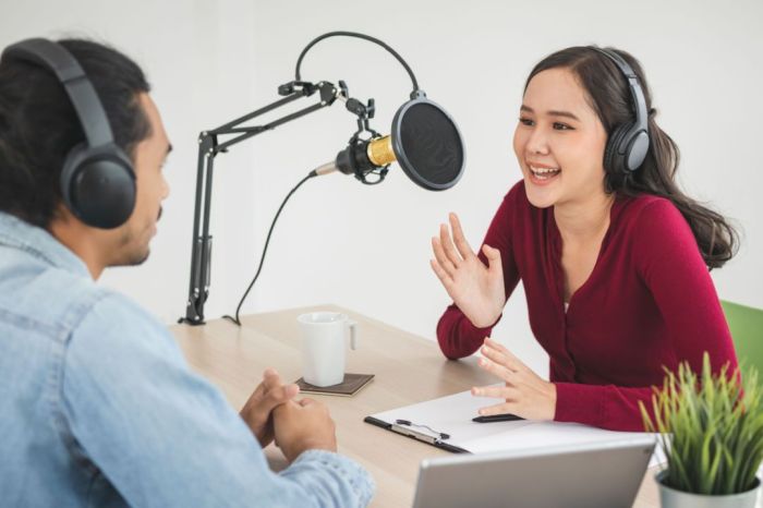 Apa itu Podcast? Pengertian, Jenis, dan Manfaatnya - Fantech Official Apa itu Podcast? Pengertian, Jenis, dan Manfaatnya - Fantech Official