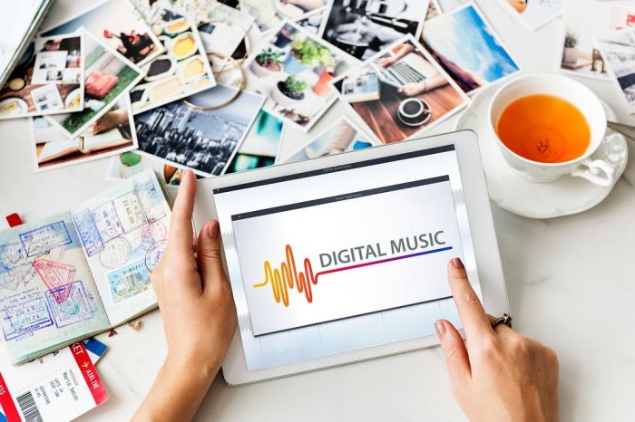 Online Music Multimedia Entertainment Sounds Concept Stock Photo - Alamy Hiburan konten musik online